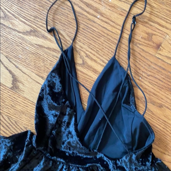 Black vevelt romper - Picture 2 of 2